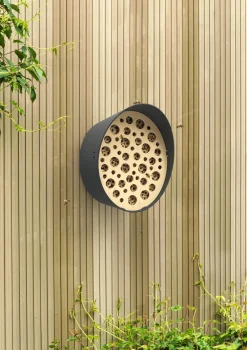 Hot Capi Europe Bienenhotel anthrazit 24 x 19 x 23 cm Insektenhotels