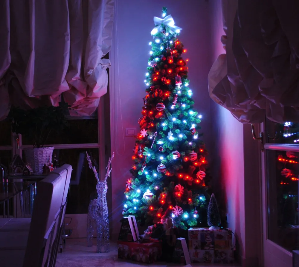 Outlet Twinkly Lichterkette mit App 105 LEDs bunt 13 m Weihnachtsbaumbeleuchtung