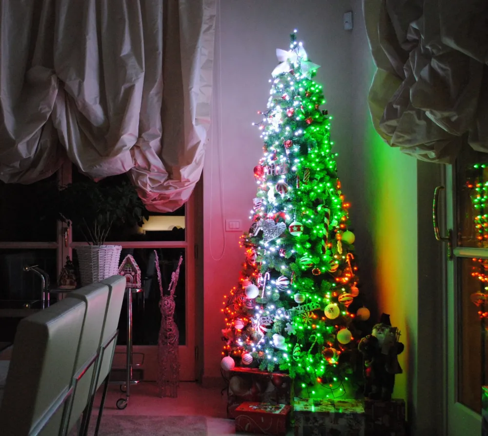 Outlet Twinkly Lichterkette mit App 105 LEDs bunt 13 m Weihnachtsbaumbeleuchtung